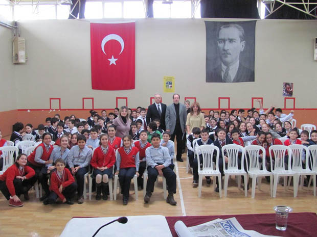 , Okulumuz yeni bir proje daha başlattı. &#8221;GAZETE OKUR YAZARLIĞI&#8221;